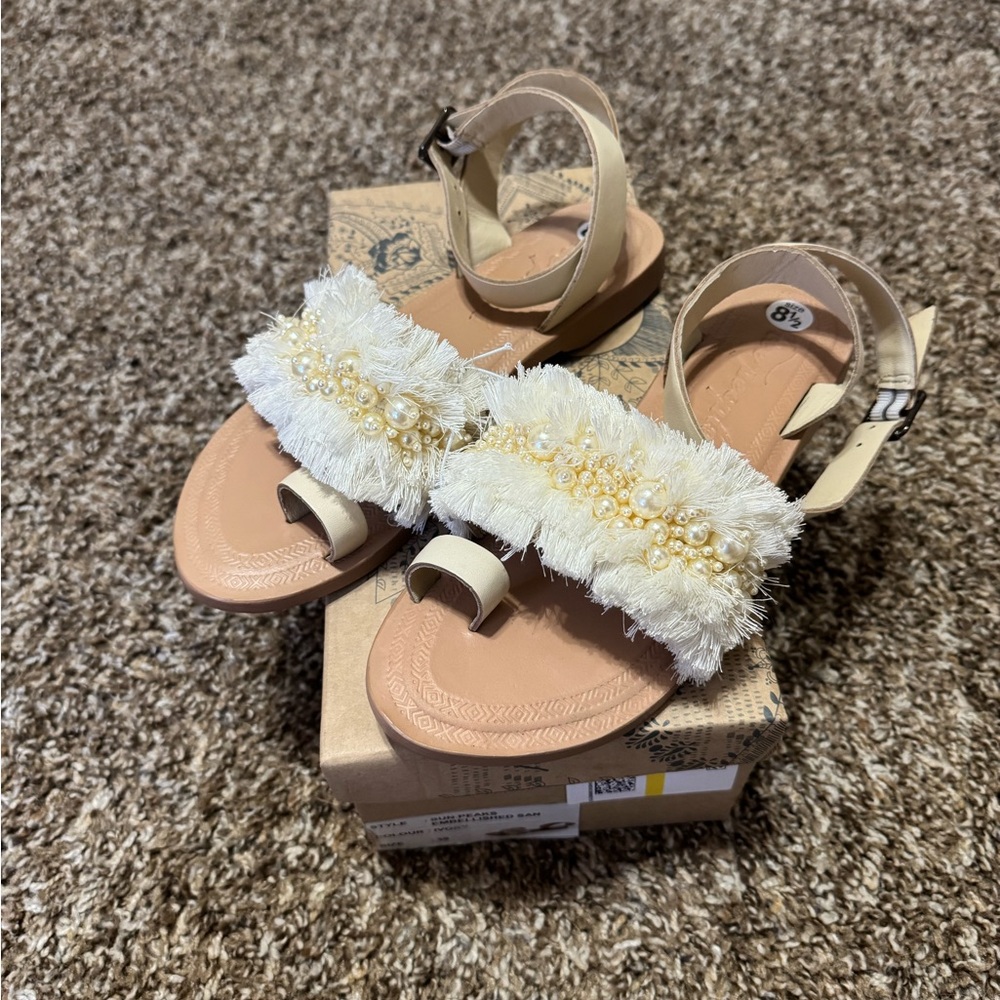 Free People Sun Peaks Embellished Sandals Buckle Closure Ivory EU 39- US 8.5 NEW - Picture 10 of 10